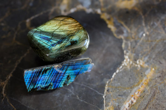 ✨ La Labradorite : pierre de protection et d’éveil spirituel