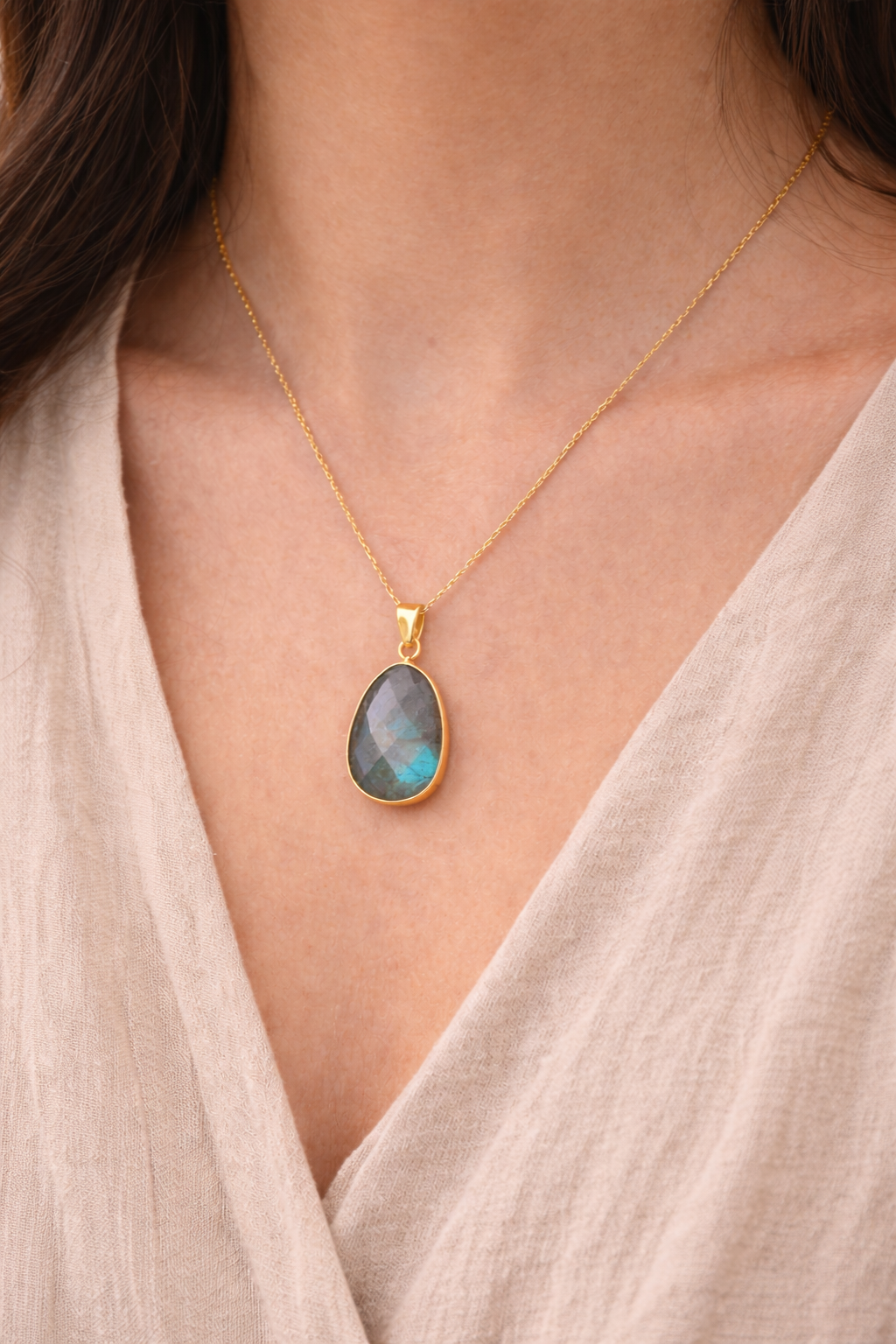 Pendentif Labradorite Sertie Dorée – Éveil du Chakra Couronne