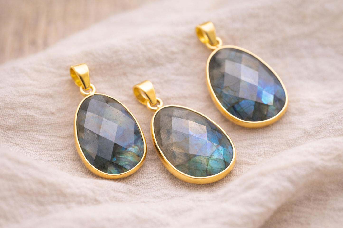 Pendentif Labradorite Sertie Dorée – Éveil du Chakra Couronne