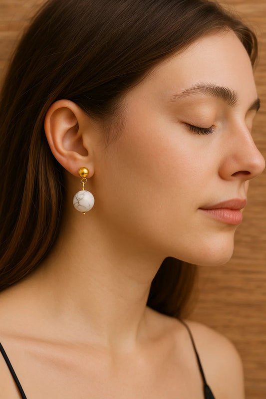 Boucles d’oreilles en Howlite Blanche – Calme & Clarté Intérieure